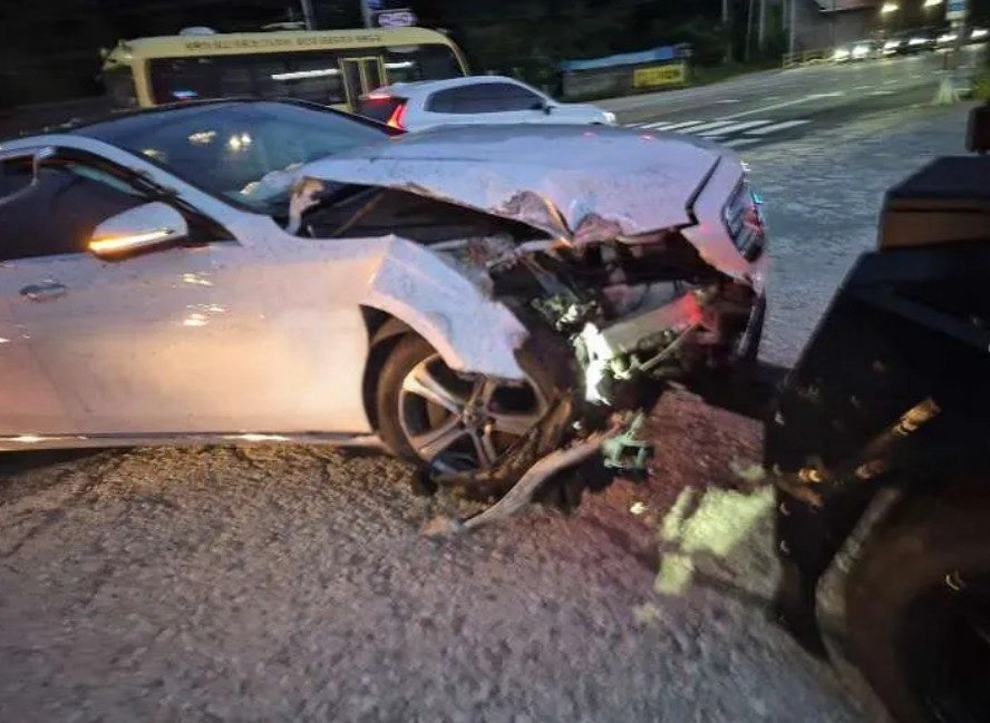 MERCEDES BENZ E300 4Matic