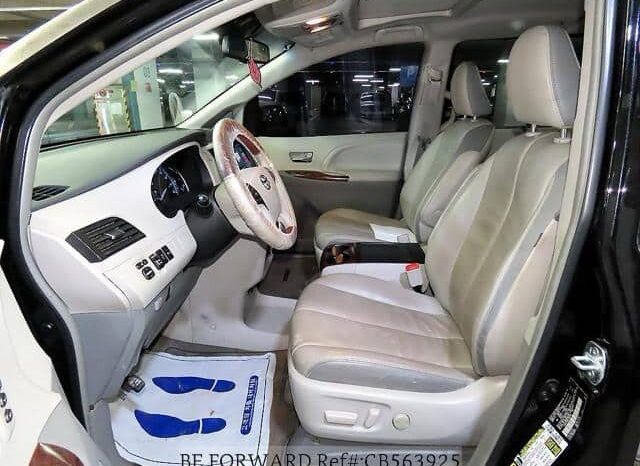 
								Toyota Sienna full									