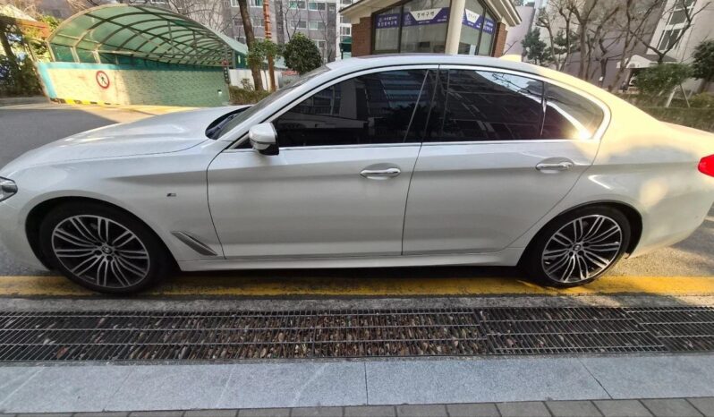 
								BMW 530i M Sport full									