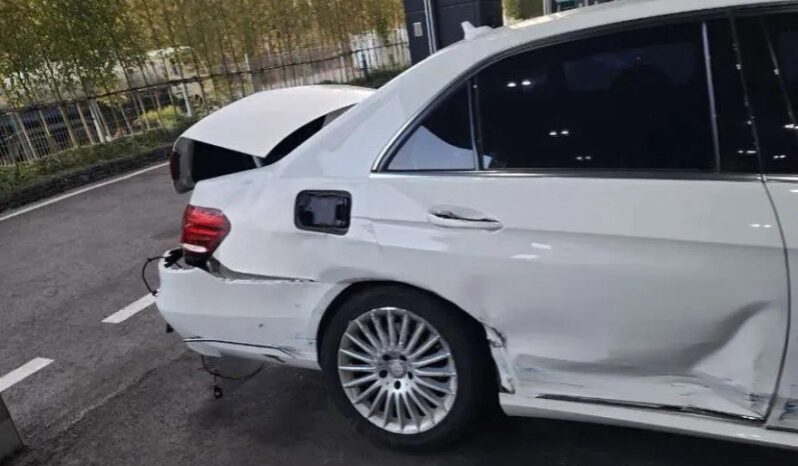 
								MERCEDES E300 4Matic full									