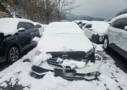 
										MERCEDES BENZ E400 full									
