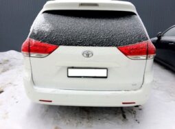 
										Toyota Sienna full									