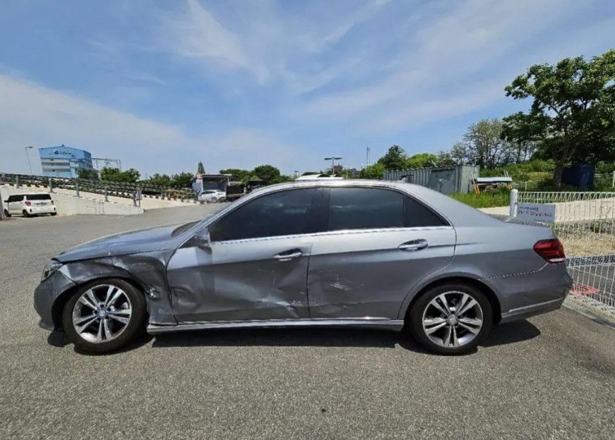 MERCEDES BENZ E220