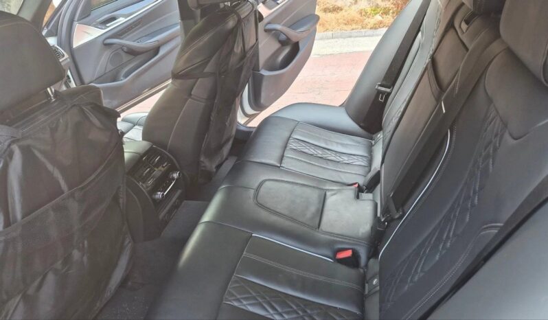 
								BMW 530i M Sport full									