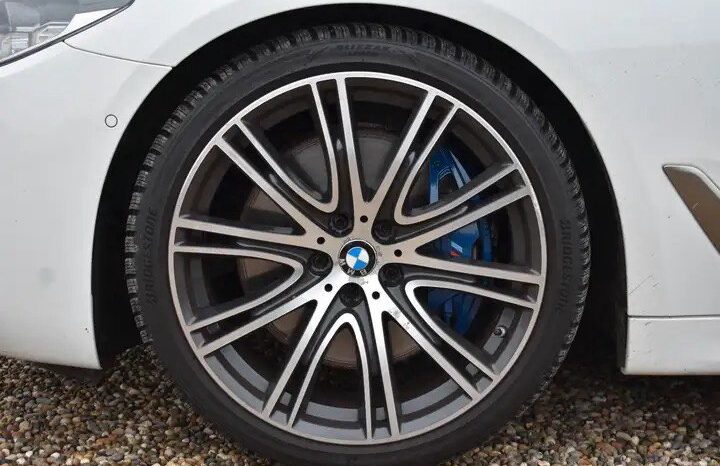 
								BMW M550 xDrive full									