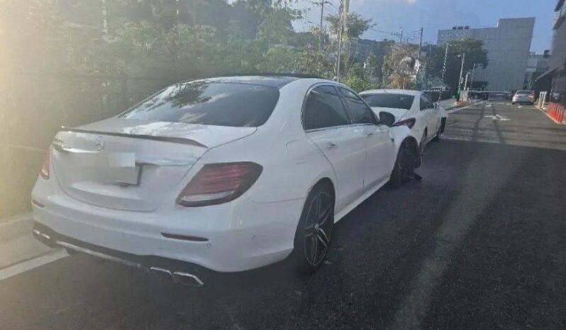 
								MERCEDES BENZ E 63 AMG 4Matik full									