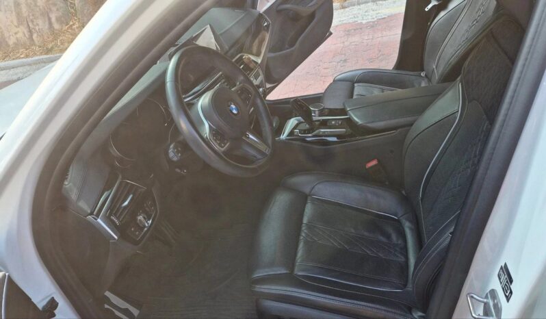 
								BMW 530i M Sport full									