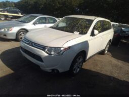 
										2014 Mitsubishi Outlander full									