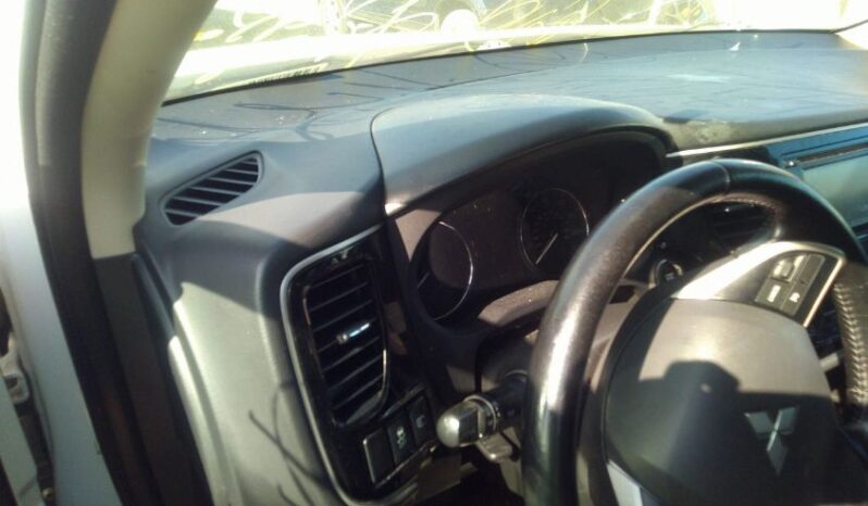 
								2014 Mitsubishi Outlander full									