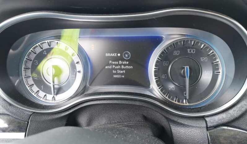 
								2018 Chrysler 300 full									