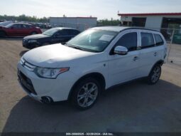 
										2015 Mitsubishi Outlander full									