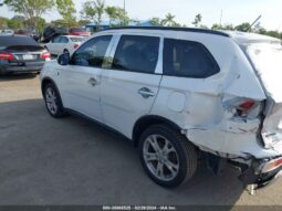 
										2015 Mitsubishi Outlander full									