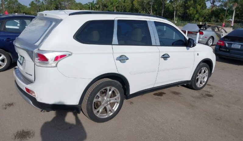 
								2015 Mitsubishi Outlander full									