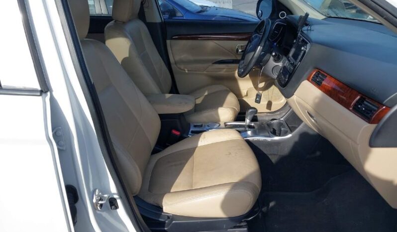 
								2015 Mitsubishi Outlander full									