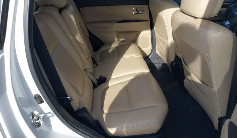 
								2015 Mitsubishi Outlander full									