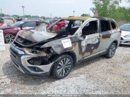 
										2020 Mitsubishi Outlander full									