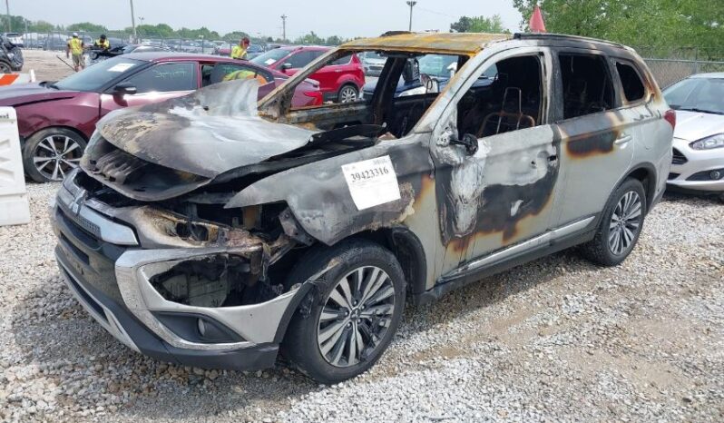 
								2020 Mitsubishi Outlander full									