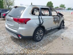 
										2020 Mitsubishi Outlander full									