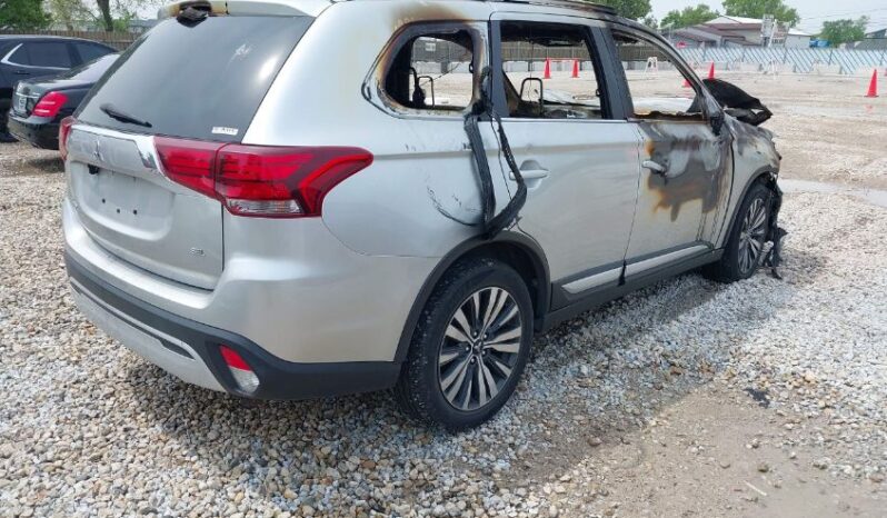 
								2020 Mitsubishi Outlander full									