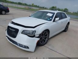
										2015 Chrysler 300 full									