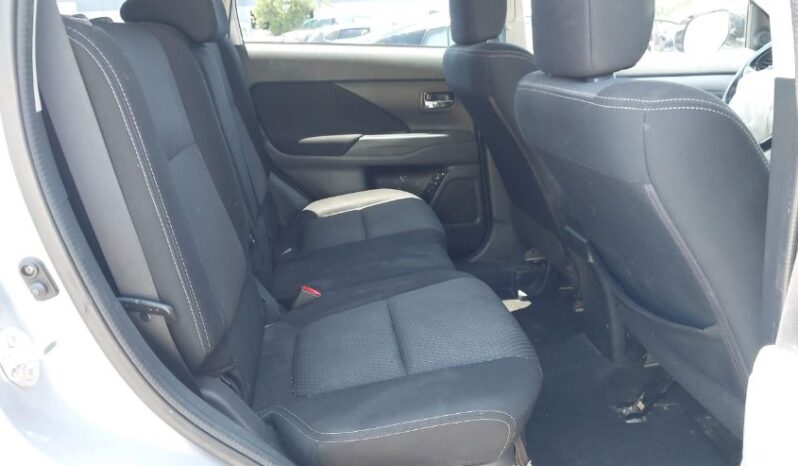 
								2016 Mitsubishi Outlander full									