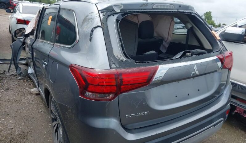 
								2020 Mitsubishi Outlander full									