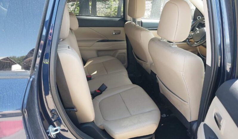 
								2016 Mitsubishi Outlander full									