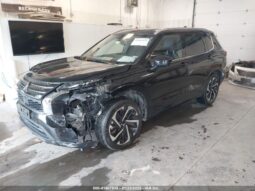 
										2022 Mitsubishi Outlander full									