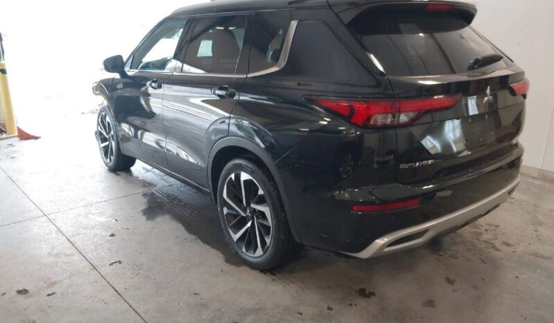 
								2022 Mitsubishi Outlander full									