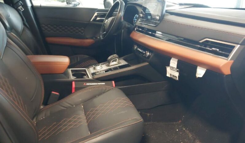 
								2022 Mitsubishi Outlander full									