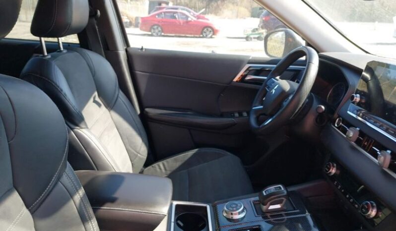 
								2023 Mitsubishi Outlander full									