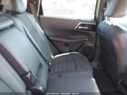 
										2023 Mitsubishi Outlander full									