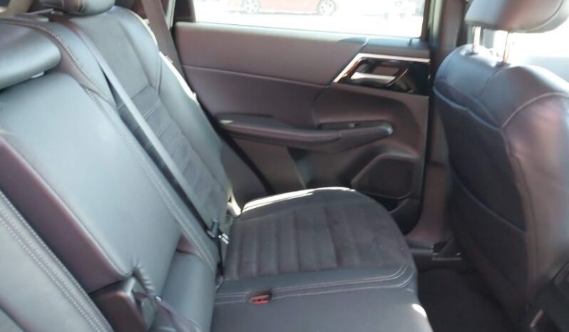 
								2023 Mitsubishi Outlander full									
