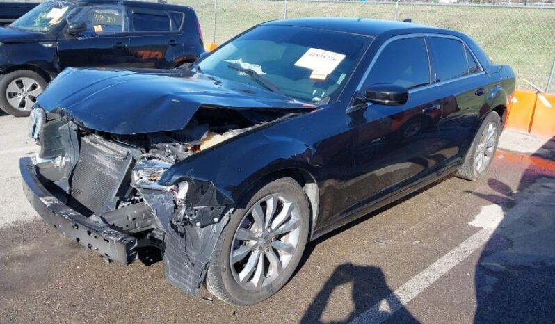 
								2017 Chrysler 300 full									