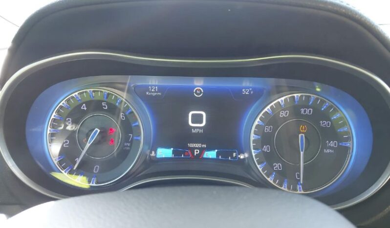 
								2017 Chrysler 300 full									