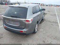 
										2014 Mitsubishi Outlander full									