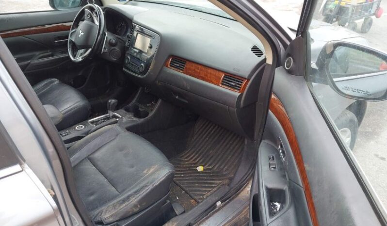 
								2014 Mitsubishi Outlander full									