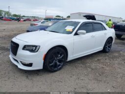
										2022 Chrysler 300 full									