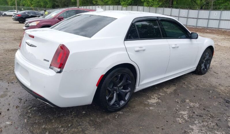 
								2022 Chrysler 300 full									