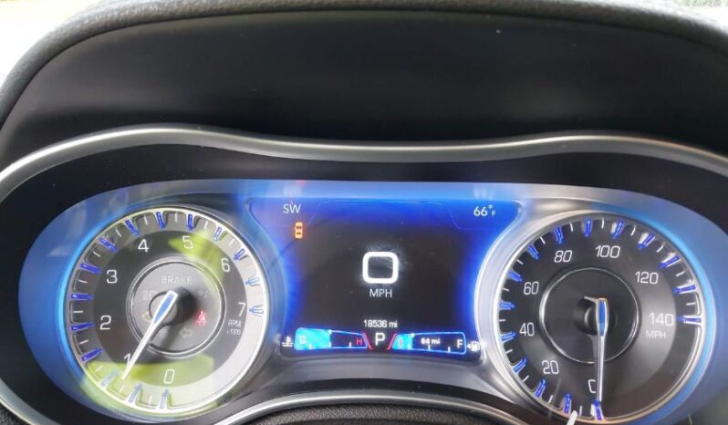 
								2022 Chrysler 300 full									