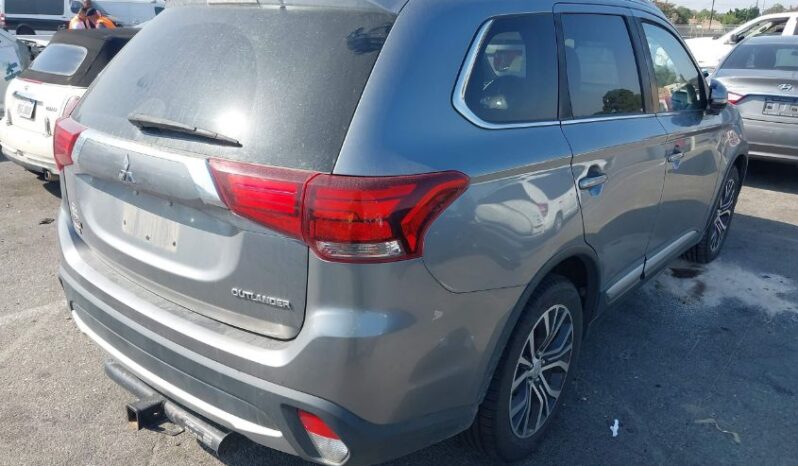 
								2018 Mitsubishi Outlander full									