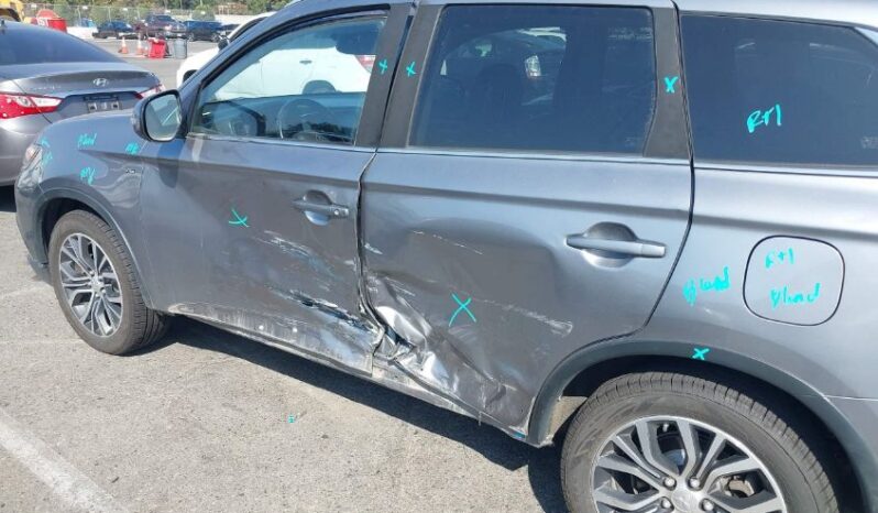 
								2018 Mitsubishi Outlander full									