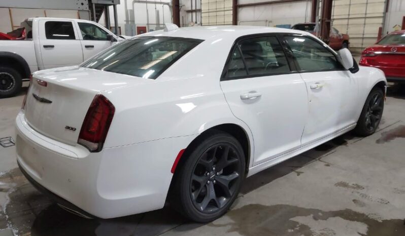 
								2022 Chrysler 300 full									