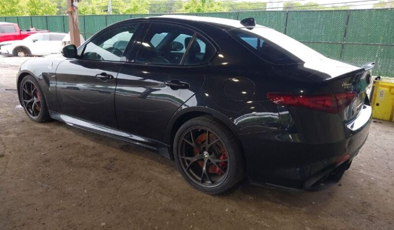 
								2017 Alfa romeo Giulia full									
