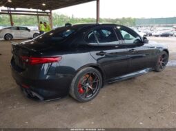 
										2017 Alfa romeo Giulia full									