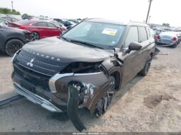 
										2022 Mitsubishi Outlander full									
