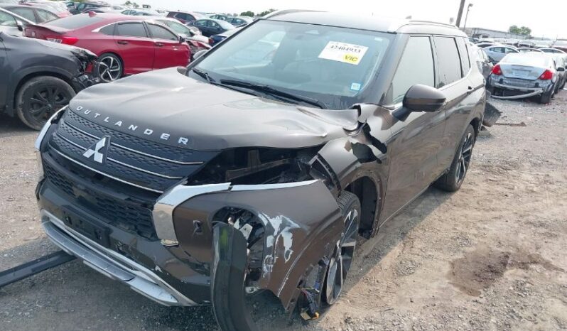 
								2022 Mitsubishi Outlander full									