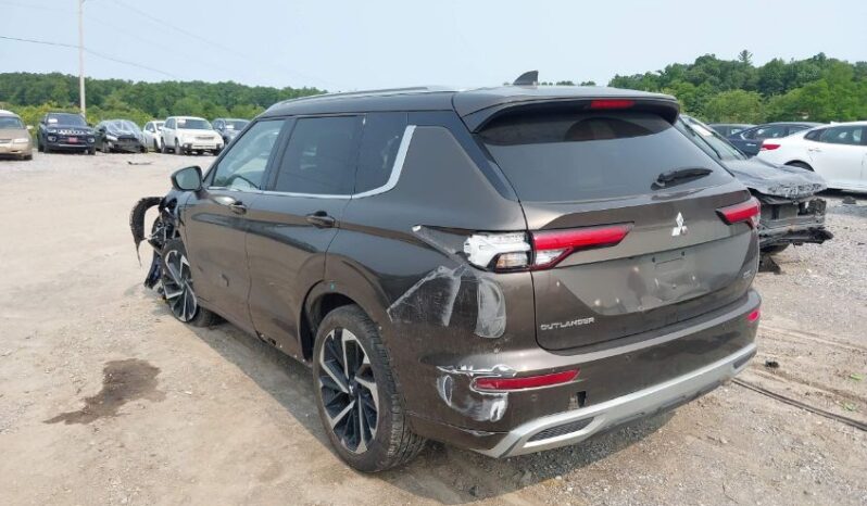 
								2022 Mitsubishi Outlander full									