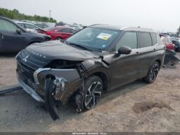 
										2022 Mitsubishi Outlander full									