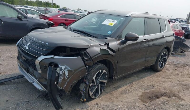 
								2022 Mitsubishi Outlander full									